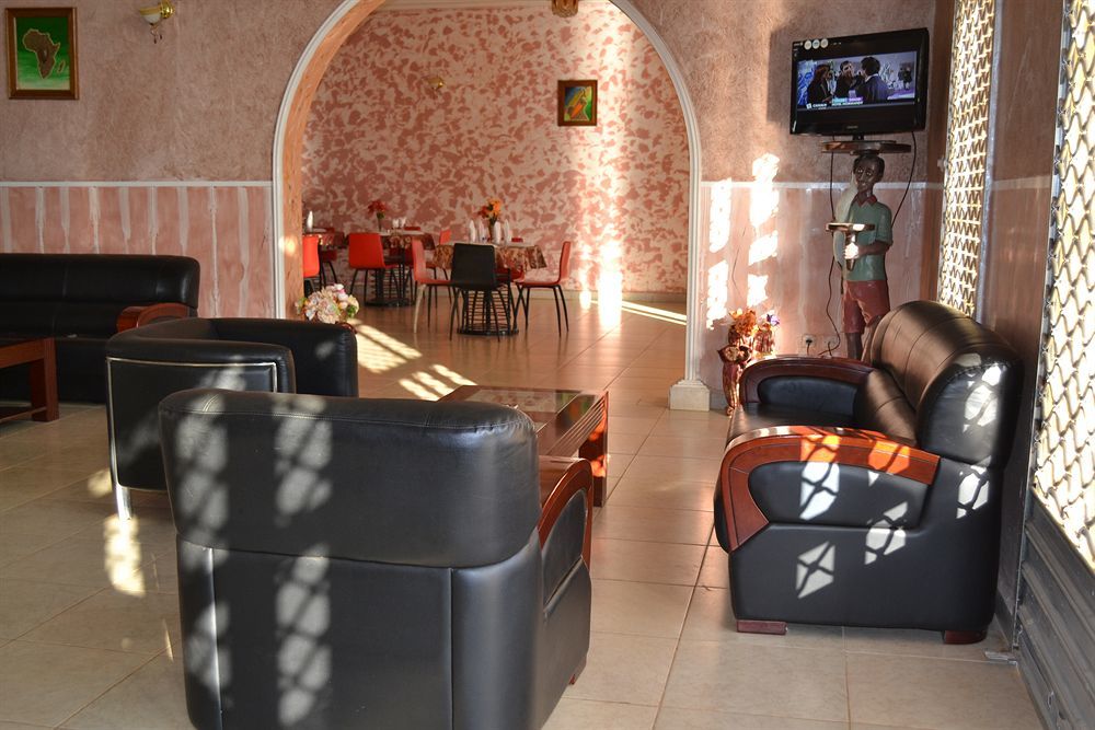 Hotel De Malte Dschang Bagian luar foto