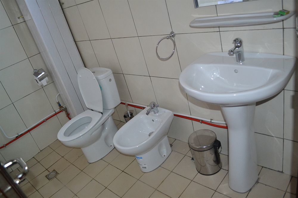Hotel De Malte Dschang Bagian luar foto