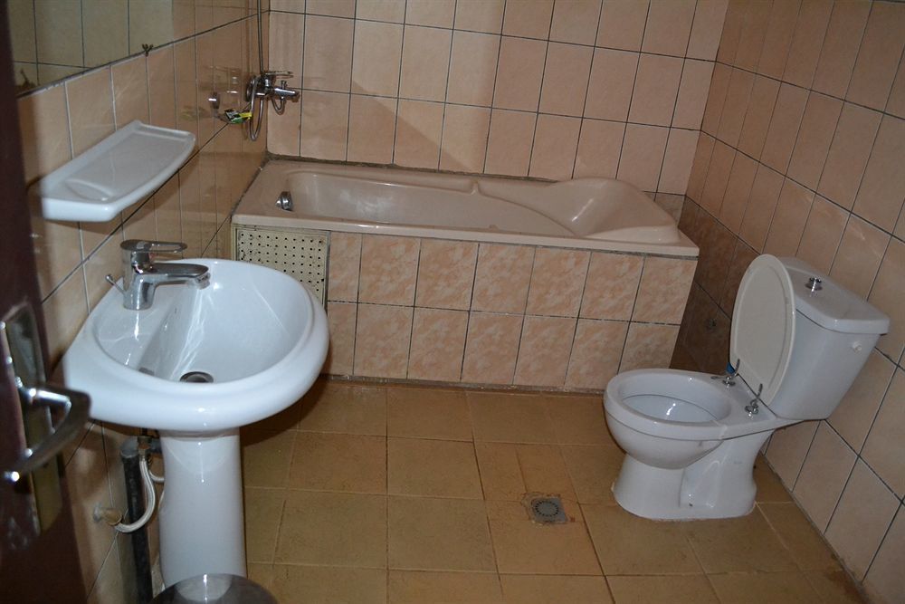 Hotel De Malte Dschang Bagian luar foto